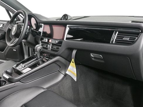 Certified 2025 Porsche Macan image 25