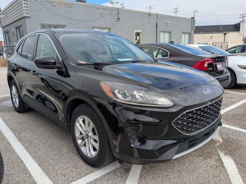 Used 2020 Ford Escape SE image 3