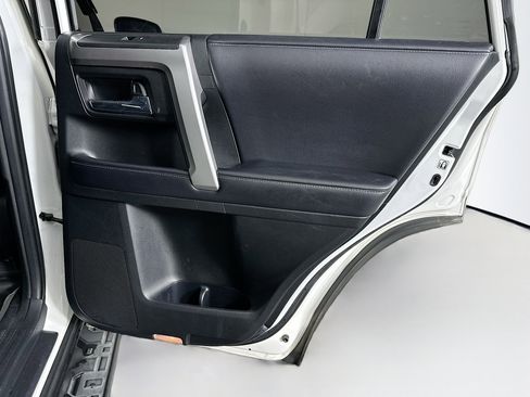 Used 2018 Toyota 4Runner SR5 Premium image 31