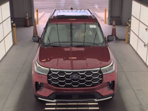 Used 2025 Ford Explorer Platinum w/ LUX Leather Package AWD/4WD image 2