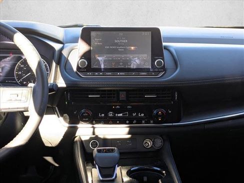 Used 2021 Nissan Rogue SL image 16