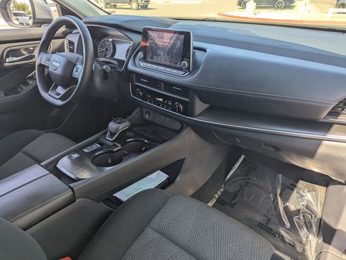 Used 2024 Nissan Rogue SV FWD image 12