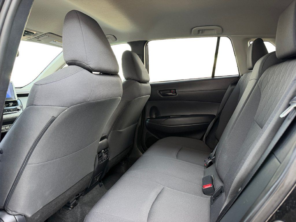 Used 2025 Toyota Corolla Cross LE FWD image 26