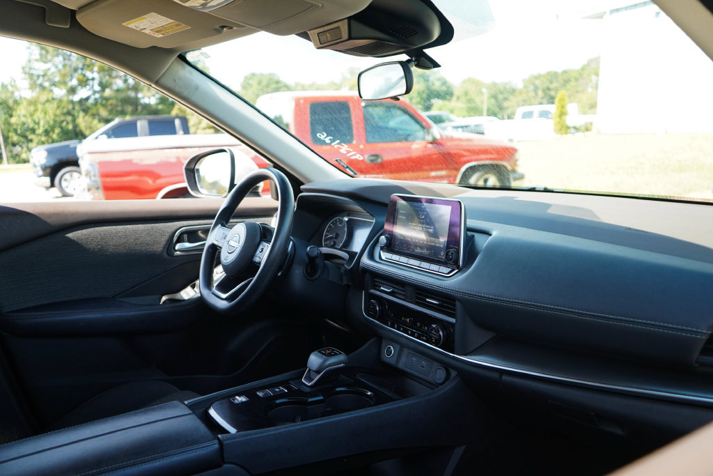 Used 2023 Nissan Rogue SV FWD image 14