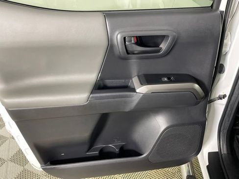 Used 2022 Toyota Tacoma SR5 AWD/4WD image 20