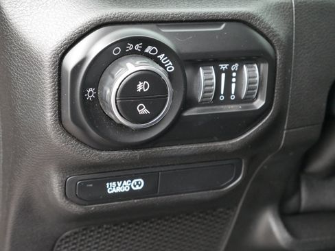 Used 2020 Jeep Gladiator Overland image 5