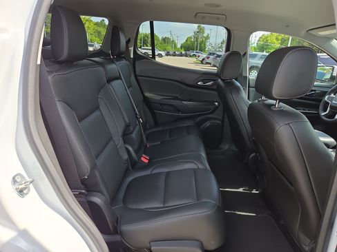 Used 2017 GMC Acadia SLT FWD image 16