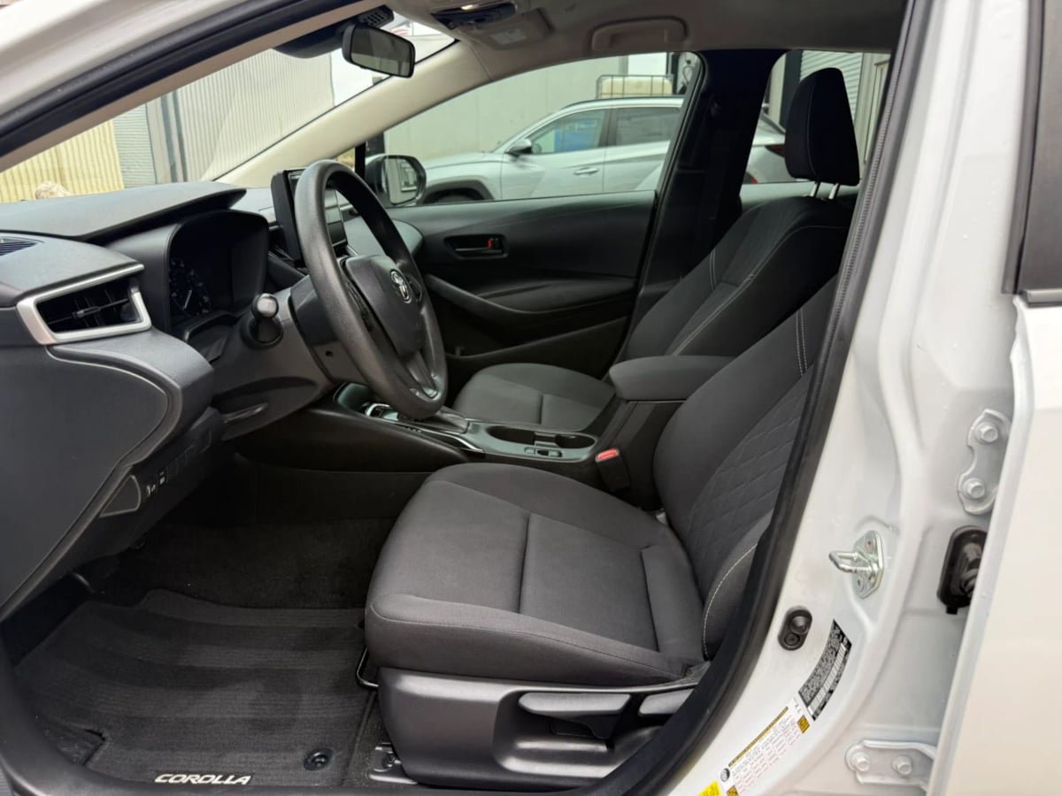 Used 2024 Toyota Corolla LE FWD image 17