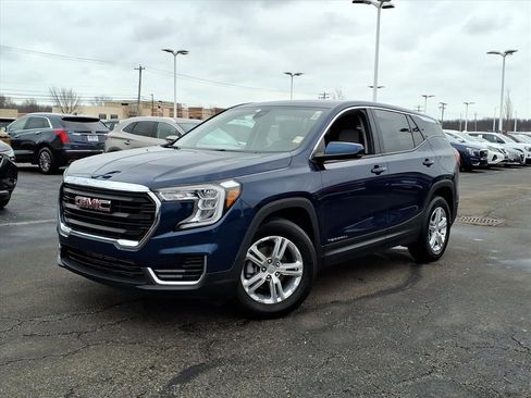 Certified 2022 GMC Terrain SLE image 1