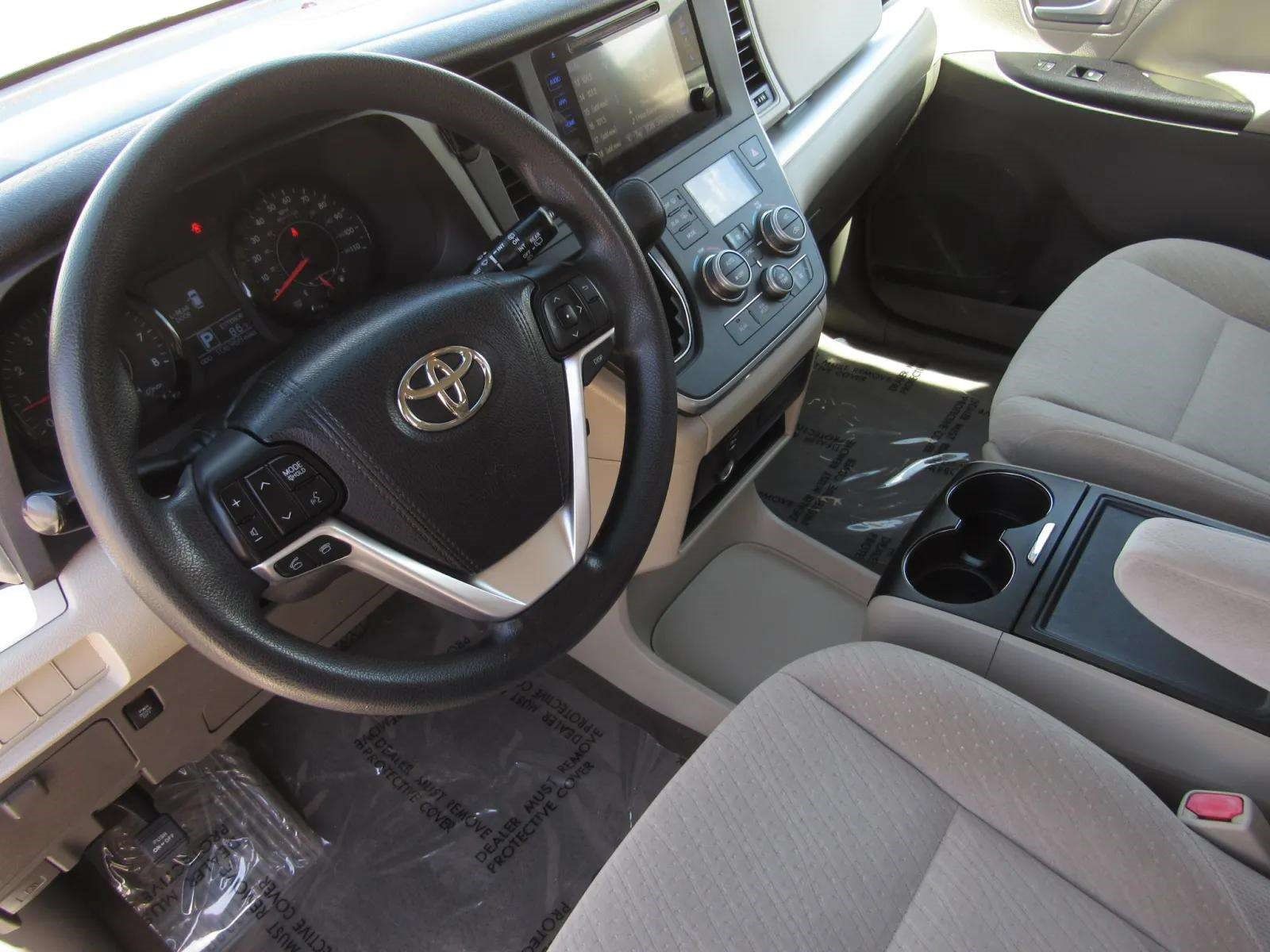 Used 2016 Toyota Sienna LE FWD image 15