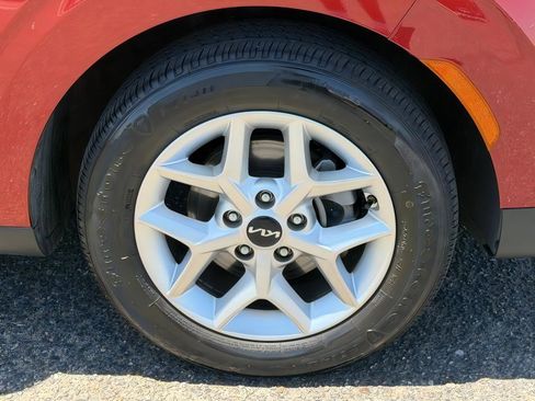 Used 2023 Kia Soul LX w/ LX Technology Package FWD image 9