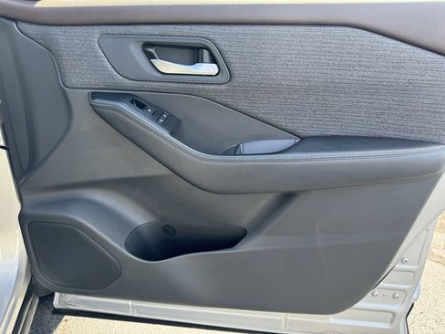 Used 2022 Nissan Rogue SV image 22