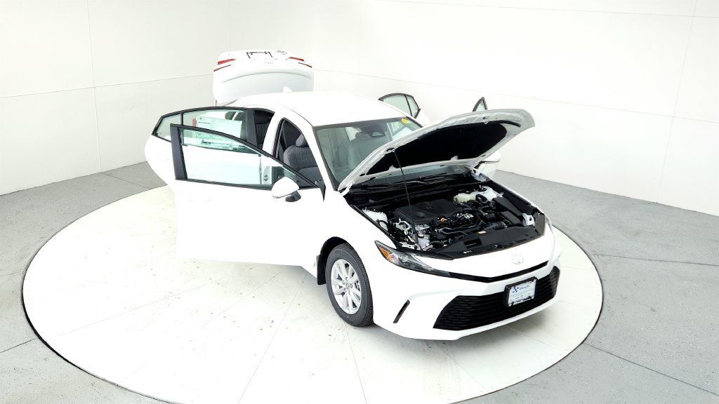 Used 2025 Toyota Camry LE AWD/4WD image 17