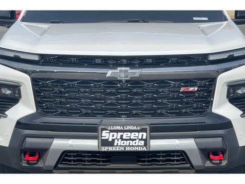 Used 2025 Chevrolet Traverse Z71 w/ Enhanced Driving Package AWD/4WD image 13