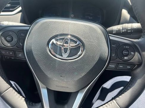 Used 2023 Toyota RAV4 XSE AWD/4WD image 17