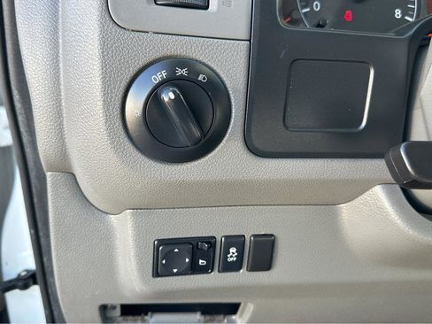 Used 2019 Nissan NV 2500 SV w/ Navigation Package image 21