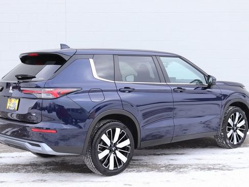 Used 2025 Mitsubishi Outlander SE image 46