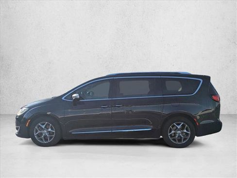 Used 2018 Chrysler Pacifica Limited w/ Advanced Safetytec Group image 8