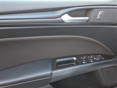 Certified 2018 Ford Fusion SE w/ Equipment Group 201A image 13