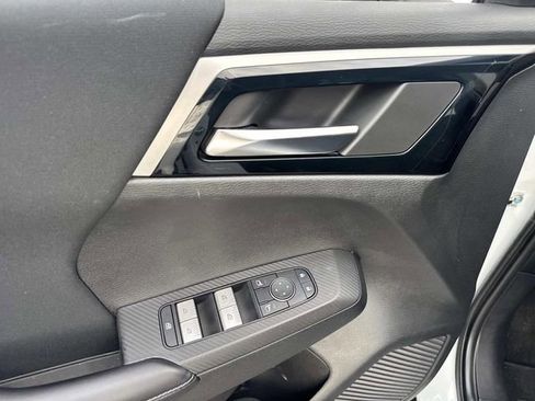 Used 2022 Mitsubishi Outlander ES image 19