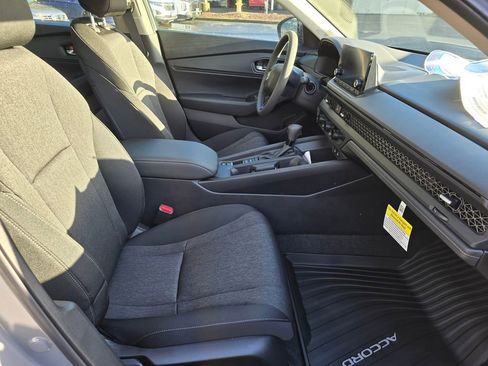Certified 2025 Honda Accord SE image 5