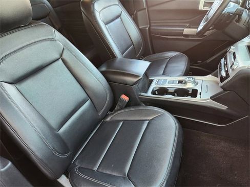 Used 2020 Ford Explorer XLT w/ Equipment Group 202A image 15