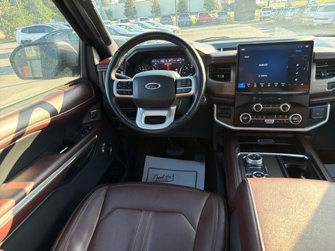 Used 2024 Ford Expedition Limited AWD/4WD image 18