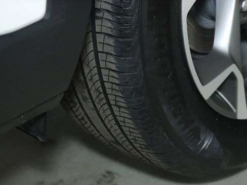 Used 2025 Chevrolet Trax LT w/ LT Convenience Package image 36