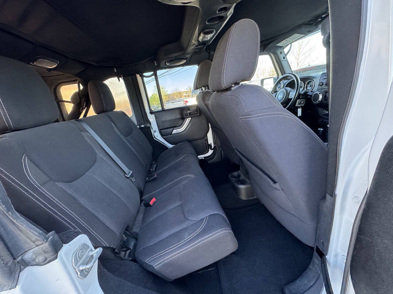 Used 2013 Jeep Wrangler Unlimited Rubicon AWD/4WD image 14