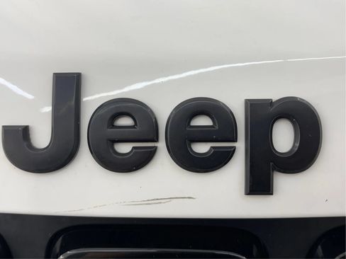 Used 2017 Jeep Grand Cherokee Altitude AWD/4WD image 33