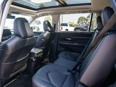 Used 2025 Toyota Grand Highlander AWD Hybrid image 18