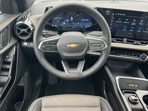 New 2026 Chevrolet Equinox LT w/ Convenience Package II FWD image 16