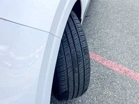 Certified 2024 Kia Carnival LX image 3