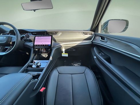 New 2025 Jeep Grand Cherokee Limited w/ Luxury Tech Group II image 16