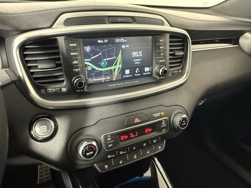 Used 2019 Kia Sorento SX image 22