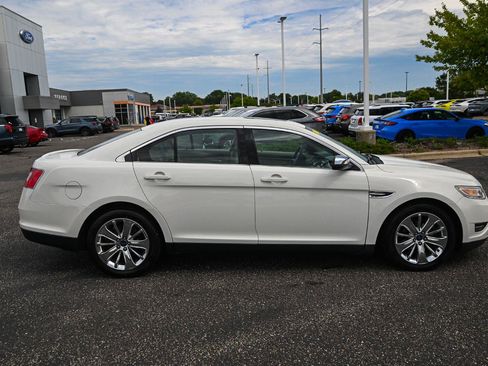 Used 2010 Ford Taurus Limited FWD image 3