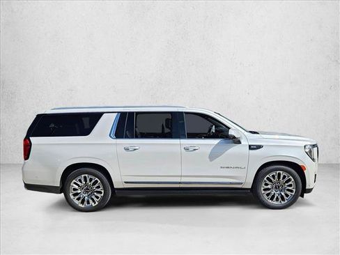 Used 2023 GMC Yukon XL Denali Ultimate AWD/4WD image 4