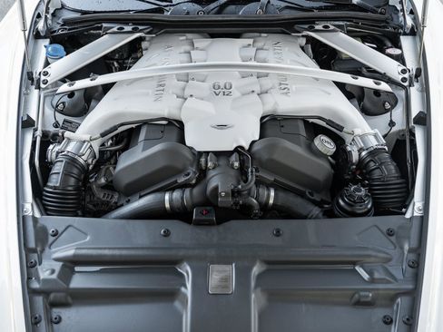 Used 2010 Aston Martin DBS Volante image 54