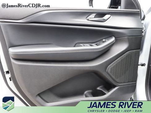Used 2024 Jeep Grand Cherokee L Laredo AWD/4WD image 22