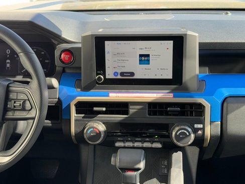 Used 2025 Toyota Tacoma 4x4 Double Cab image 13