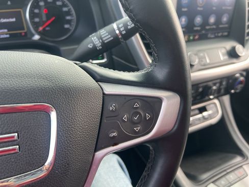 Used 2023 GMC Acadia SLT image 14