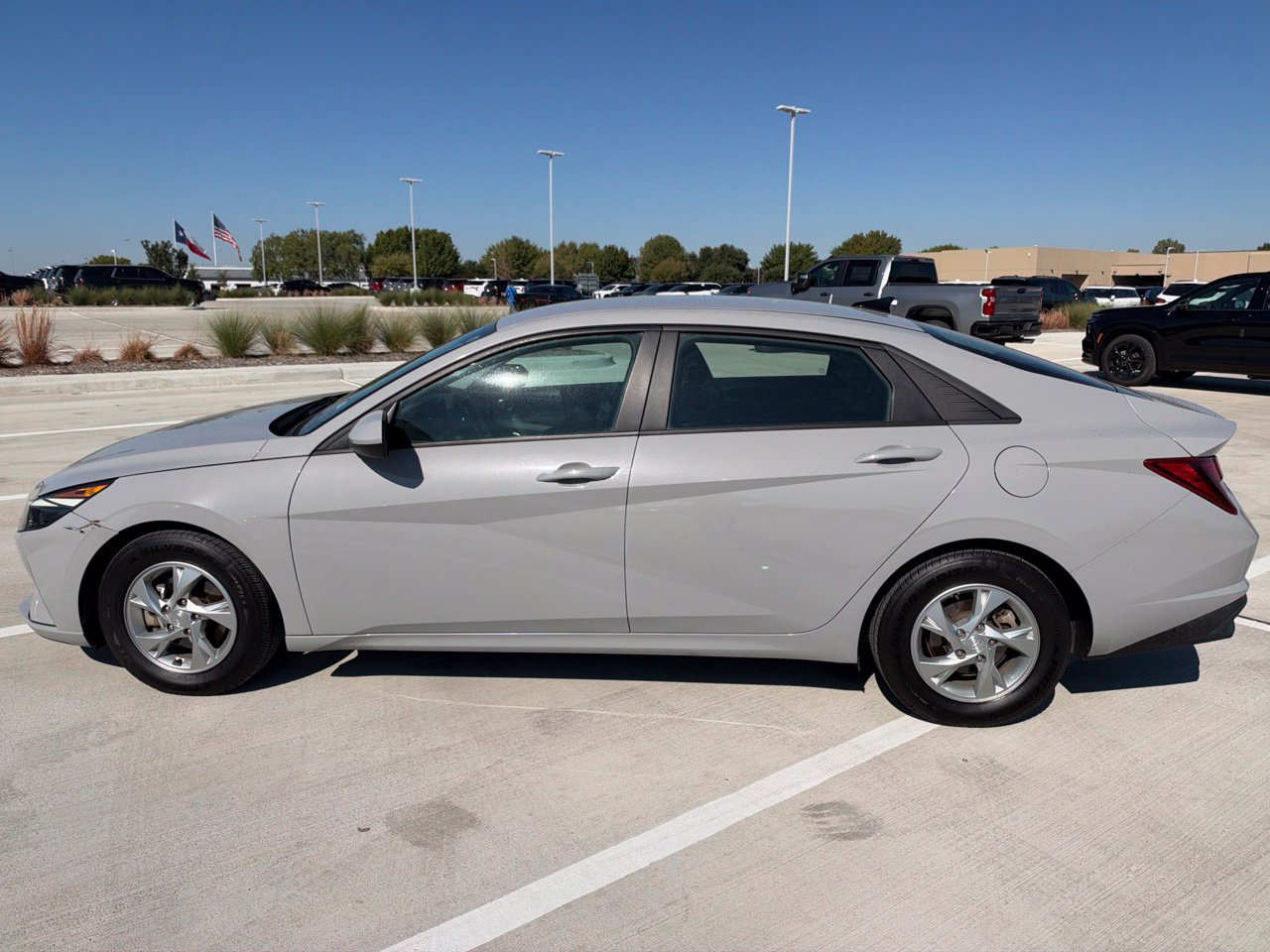 Used 2023 Hyundai Elantra SE FWD image 8