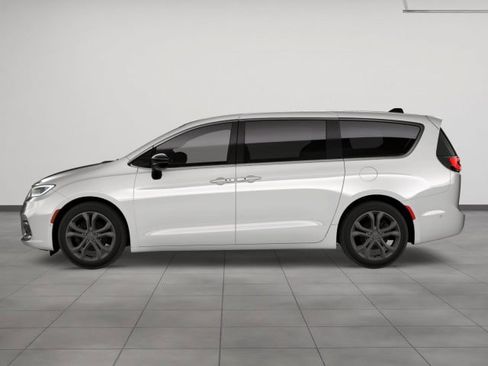 New 2026 Chrysler Pacifica Select image 3