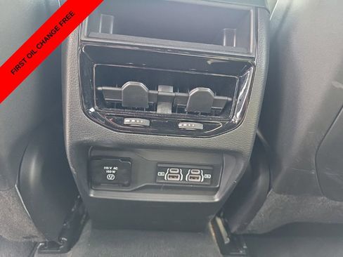 Used 2025 Jeep Grand Cherokee Altitude image 14