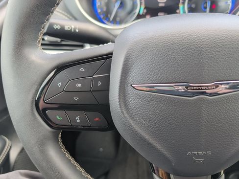 Used 2023 Chrysler Pacifica Touring-L w/ S Appearance Package AWD/4WD image 22