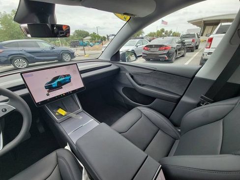 Used 2026 Tesla Model Y Long Range AWD/4WD image 3