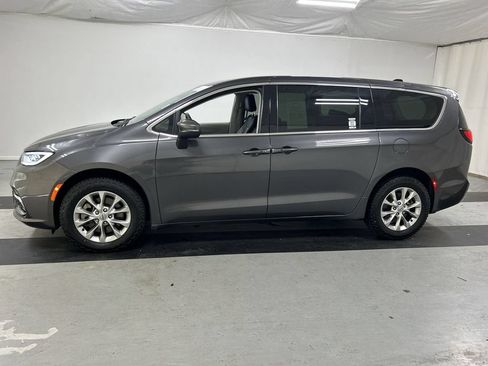 Used 2023 Chrysler Pacifica Touring-L AWD/4WD image 6