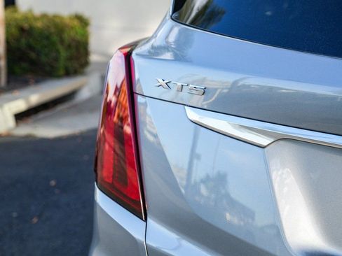 Used 2025 Cadillac XT5 Premium Luxury image 7