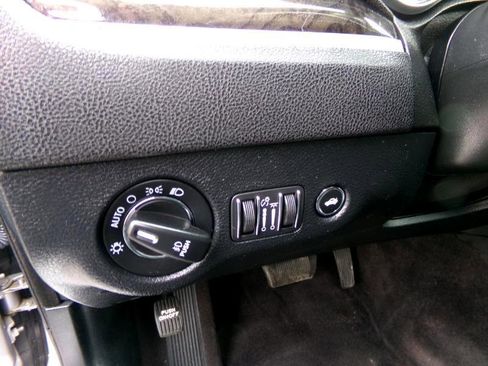 Used 2018 Chrysler 300 Limited image 14