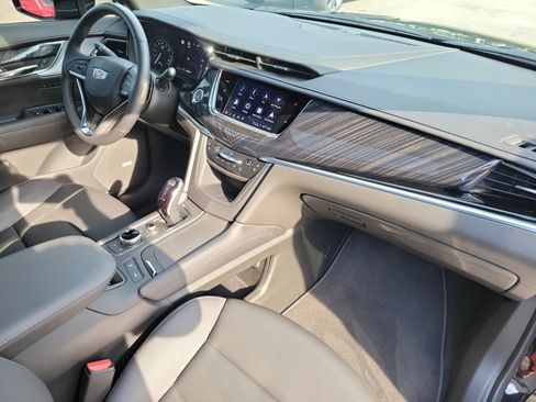 Used 2025 Cadillac XT6 Premium Luxury w/ Technology Package FWD image 28